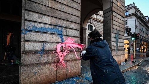 La Scala de Milan aspergée de peinture par des militants écologistes