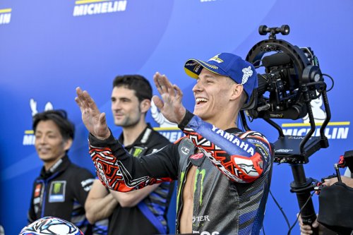 MotoGP Irrésistible explosion de joie dans le box Yamaha, suite à la pole de Quartararo ! - Le Mag Sport Auto