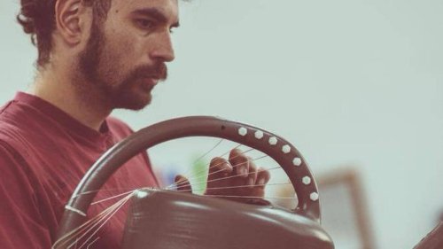 Créer des instruments de musique avec des objets de récupération : un stage près de Bayeux