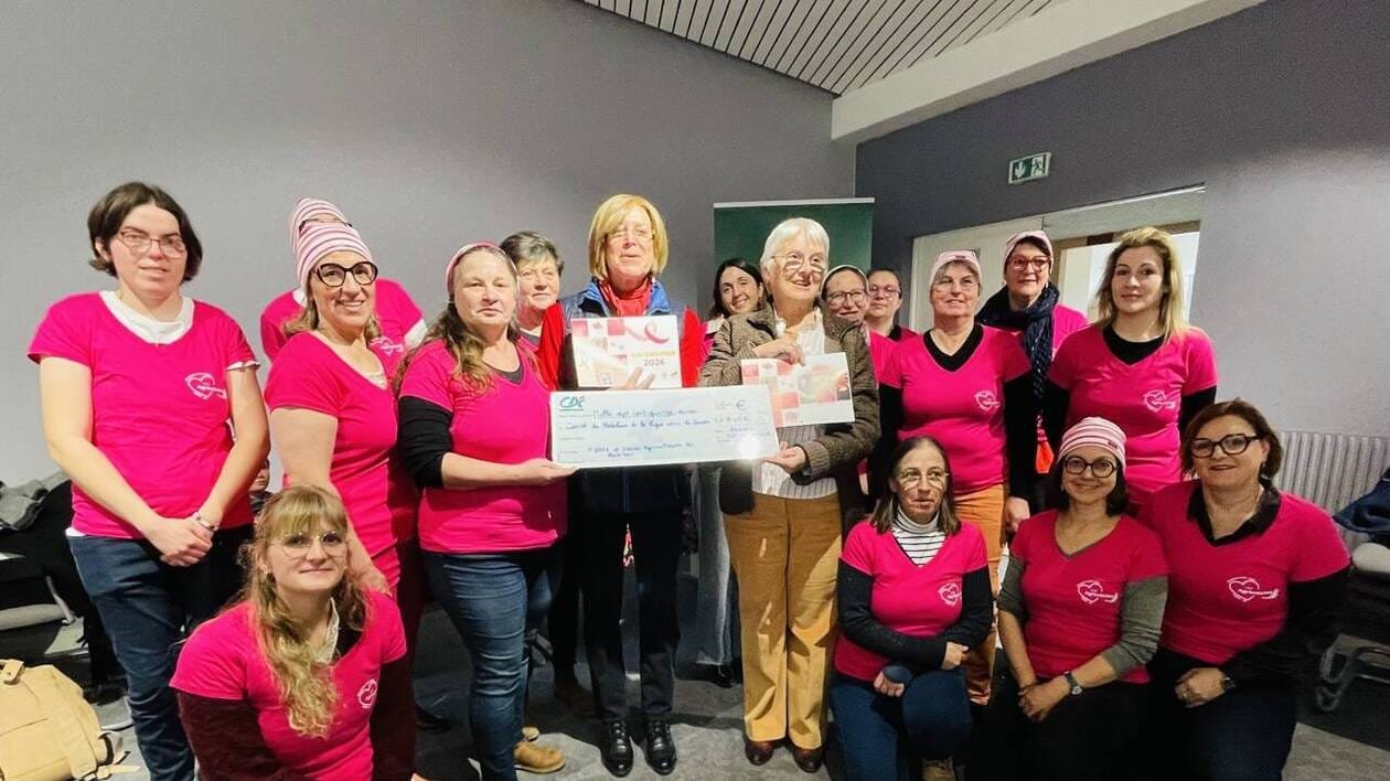 Un chèque de 1 715 € de la FDSEA à La Ligue contre le cancer du Morbihan