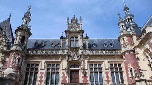 Alerte incendie au célèbre Palais Bénédictine : 87 personnes évacuées en Normandie