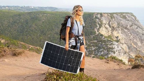Les campeurs l’ont déjà noté 5 sur 5 : ce panneau solaire à moins de 65 euros s’emporte partout