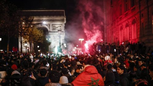 EN IMAGES. Coupe du monde : à Paris, les Marocains fêtent l’exploit de leur équipe contre l’Espagne