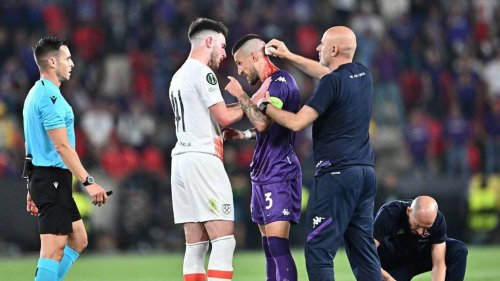 EN IMAGES. Fiorentina – West Ham : un joueur italien blessé par un projectile, la finale interrompue