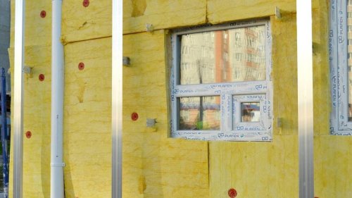 Dénoncé par un voisin après avoir isolé sa maison, il doit tout détruire : « Je suis anéanti »