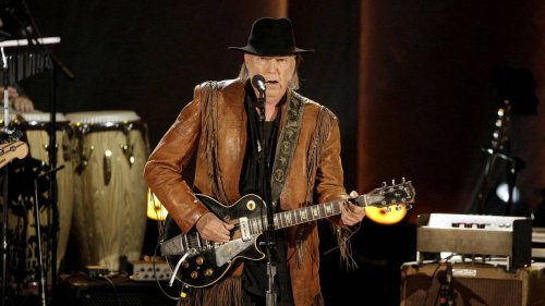 Neil Young retire sa musique de Spotify, l’accusant de désinformation sur le Covid-19