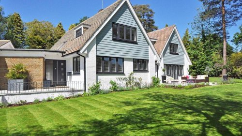 Ce salon de jardin à prix cassé voit son stock s’écrouler à une vitesse folle sur ce site bien connu