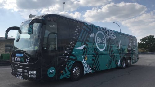 Tour de France en Ille-et-Vilaine. À Janzé, Podiocom loue ses cars aux équipes cyclistes