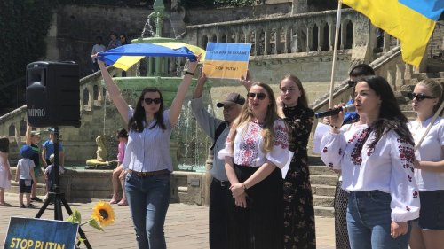 Le Mans. Arrivée de Kiev, elle chante son soutien à l’Ukraine : l’émotion est palpable