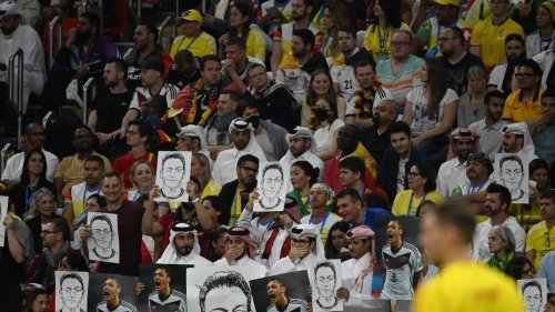 Coupe du monde. Les supporters qataris répondent aux Allemands avec un dessin de Mesut Özil