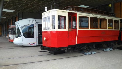 Ils rénovent depuis dix ans un vieux tramway lyonnais de 1898… et ils n’ont pas fini