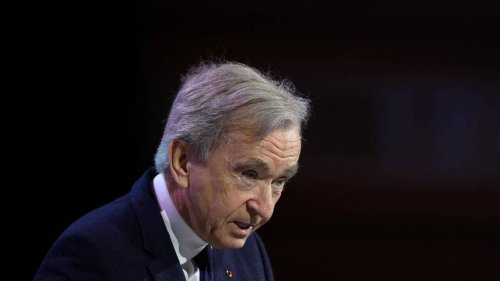 Bernard Arnault critique les « bureaucrates » de Bruxelles et suscite de vives réactions politiques