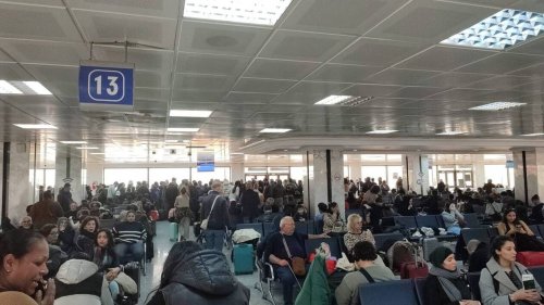 « On nous dit d’être patients » : environ 200 passagers bloqués à l’aéroport de Tunis depuis samedi