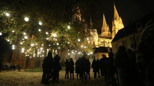 A Bayeux, la Ville met en lumière 3 km de guirlandes et de décorations de Noël