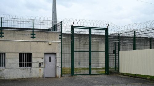 Emmanuel Macron favorable à louer des places de prison à l’étranger « si besoin »