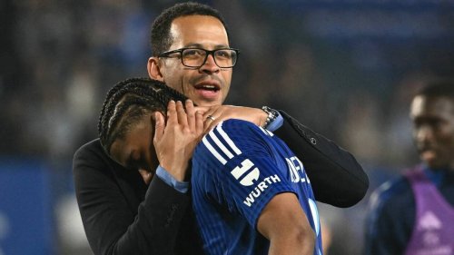 « Montrer mon engagement dans la durée » : Liam Rosenior prolonge au RC Strasbourg jusqu’en 2028