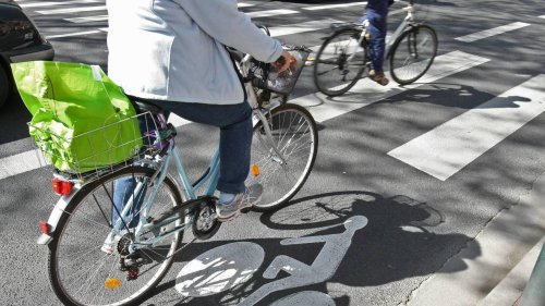 Une cycliste frappée à coups de matraque en Isère après une altercation avec un automobiliste