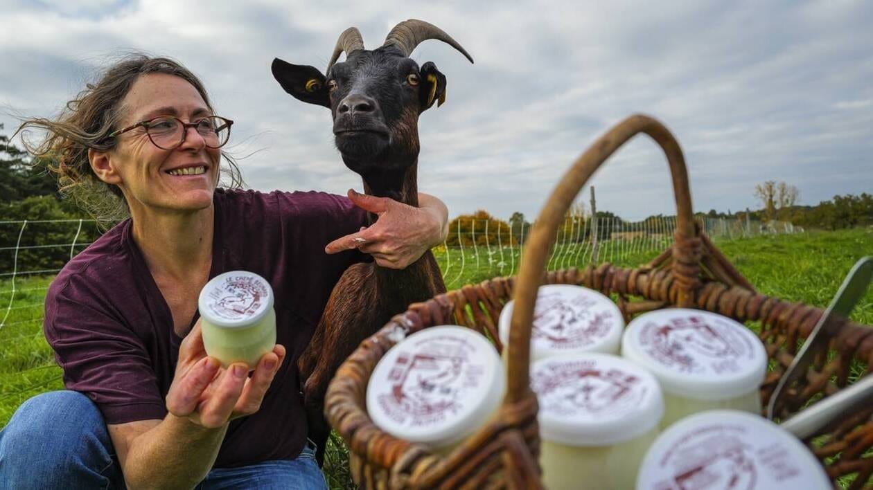 Avec le lait de ses chèvres, elle fait aussi des yaourts