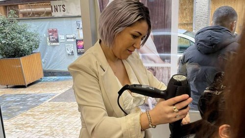 Tous les jours, Sabrina coiffe gratuitement des sans-abri : « Ça leur redonne le sourire »