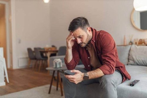 Êtes-vous atteint de nomophobie, ce syndrome qui touche la plupart des utilisateurs de smartphones ? - Edition du soir Ouest-France - 27/03/2025