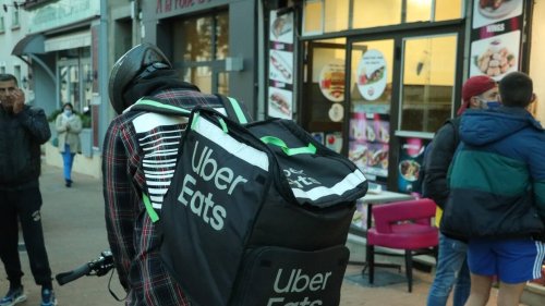 Insulte raciste envers un livreur Uber Eats de Laval : 1 000 € d’amende pour la cliente