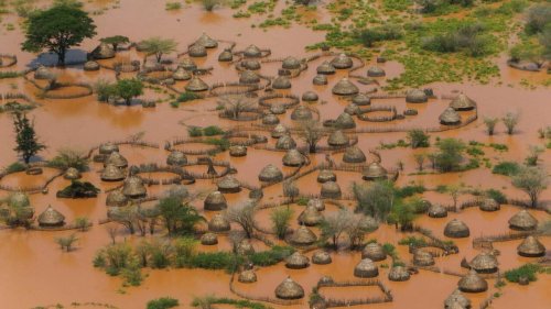 Au moins 120 personnes sont mortes dans des inondations au Kenya, plus de 89 000 familles déplacées