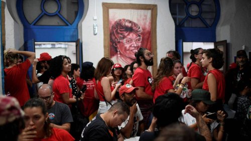 Présidentielle au Brésil : les bureaux de vote fermés, attente des résultats du duel Lula-Bolsonaro