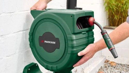 Les jardiniers pourront s’offrir ce tuyau d’arrosage PARKSIDE avec dévidoir à prix serré chez Lidl