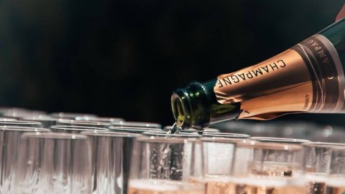 Ils font pétiller les papilles : ces 3 champagnes à moins de 30 euros sont moins chers aujourd’hui
