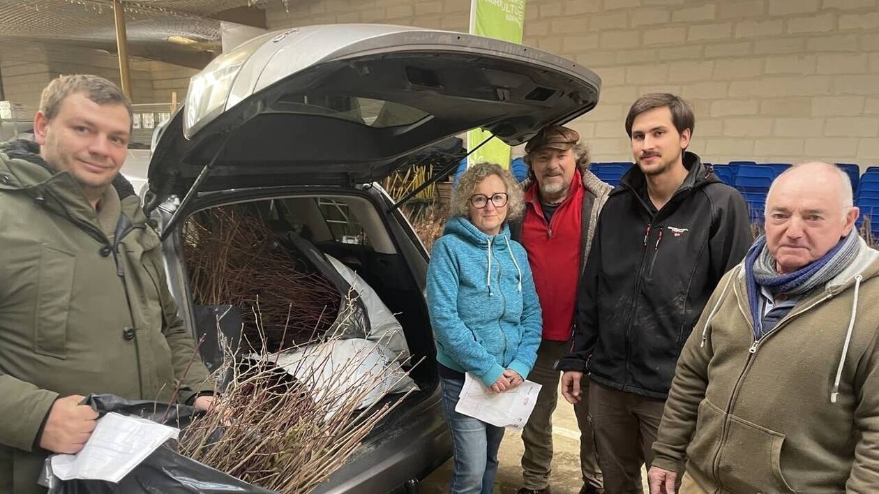Dans la Manche, 20 000 plants d’arbres distribués à plus de 200 particuliers et agriculteurs