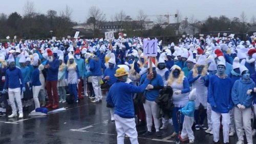 Landerneau manque le record du monde de rassemblement de Schtroumpfs à 231 près