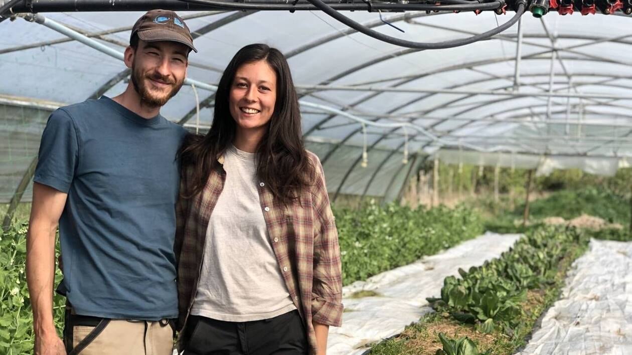Originaire de Rouen, ce couple a tout plaqué pour cultiver des légumes bio près de Deauville