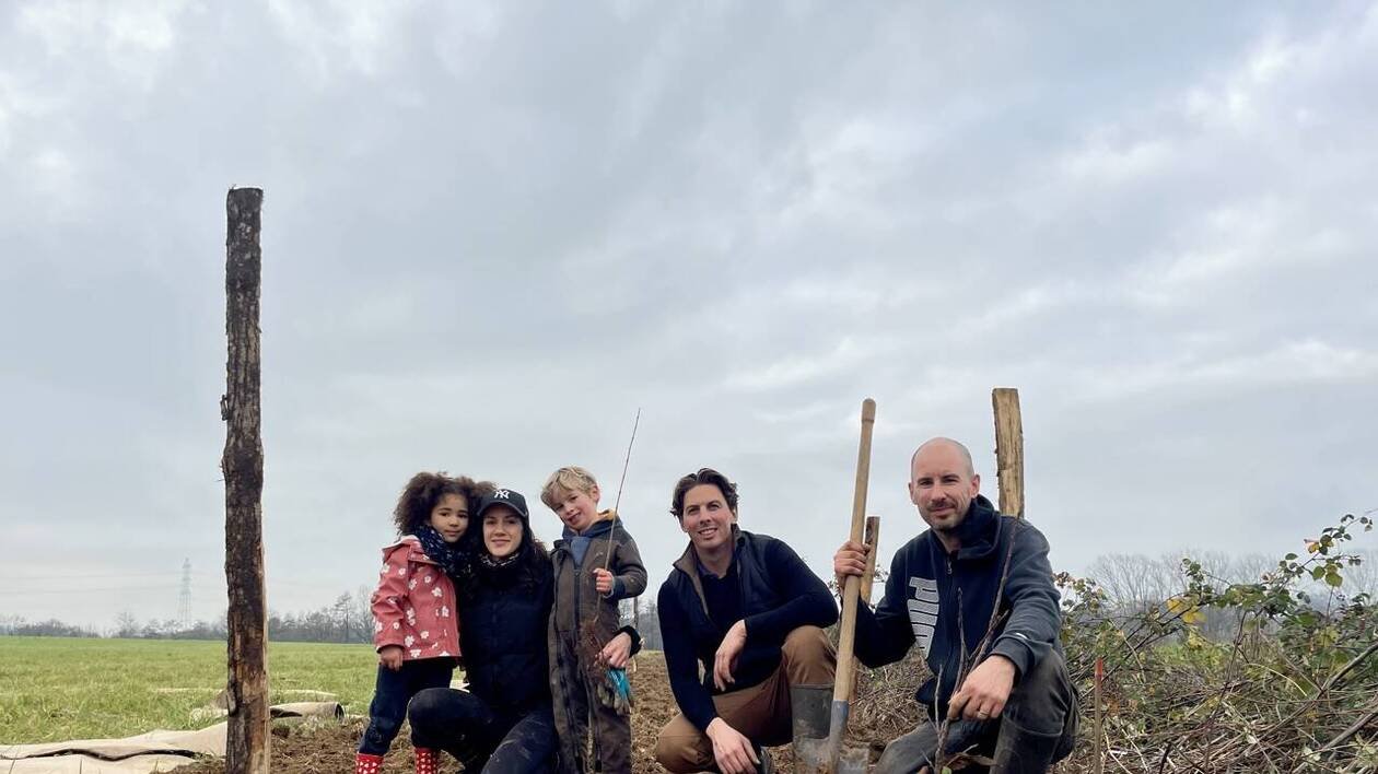 « C’est vraiment un super outil » : à Cholet, ils plantent 1 000 arbres pour repenser l’agriculture