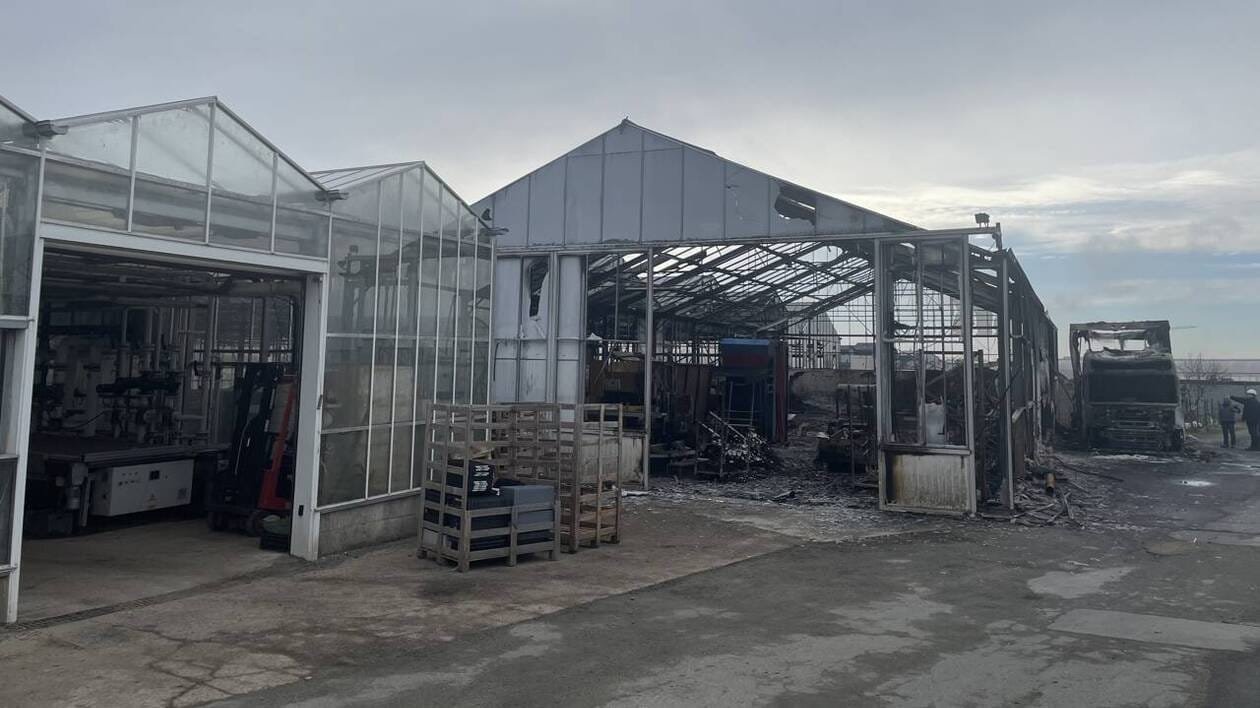 Un incendie ravage une exploitation agricole près d’Angers : des questions et de la solidarité