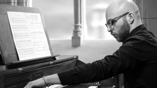Guern. L’organiste Aurélien Fillion en concert aux Jeudis de Quelven