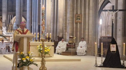 « Il a apporté beaucoup » : à la cathédrale de Coutances, le pape François au cœur des prières