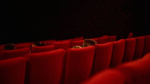 L’école «perd» sa fille lors d’une sortie : «On a une mauvaise nouvelle, on l’a oubliée au cinéma»