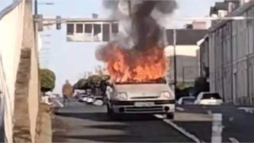 VIDÉO. Une voiture en feu à l’entrée du centre-ville de Sablé-sur-Sarthe