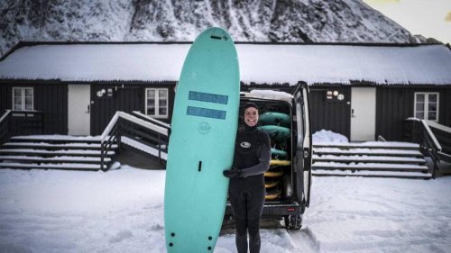 PORTRAIT. « Tu te sens tout petit », elle surfe dans le Grand Nord entre fjords et sommets enneigés