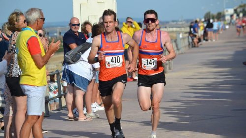 Running. Derobert et Culleron, seuls sur la plage