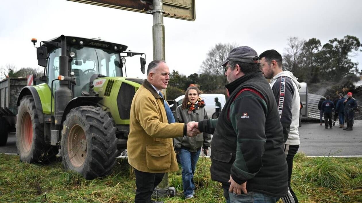 Colère agricole. Le rond-point de Troyalac’h, près de Quimper, à nouveau investi par les tracteurs : le préfet