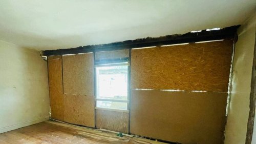 Locataire d’un immeuble en travaux à Vannes, il découvre un soir que le mur de son salon a disparu