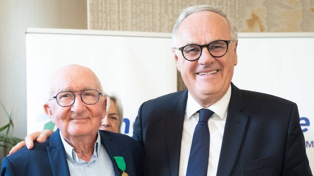 Régis Chevallier, décoré de la médaille de l’Orne pour son engagement agricole