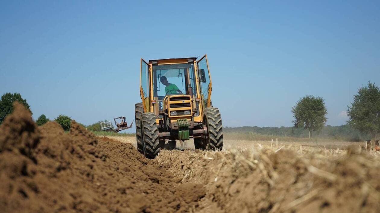 Le tracteur d’un agriculteur verbalisé à Paris alors qu’il n’a pas bougé de la Somme