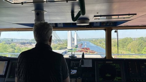 EN IMAGES. Port de Caen-Ouistreham : il guide les cargos jusqu’au terminal de Blainville-sur-Orne