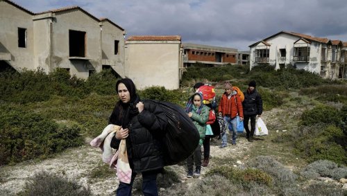 Face aux réfugiés afghans, la Turquie mure sa frontière