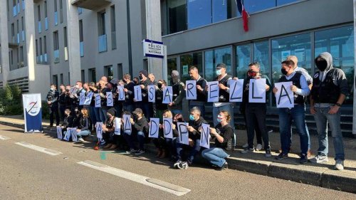 À Nantes, une quarantaine de policiers de la PJ affichent leur colère