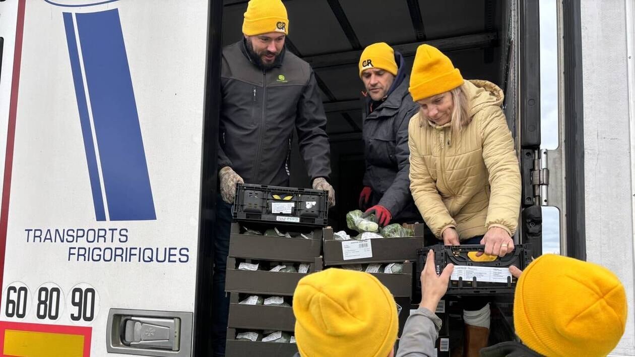 La Coordination rurale met en place un barrage filtrant à Montaigu-Vendée, des camions de transport inspectés