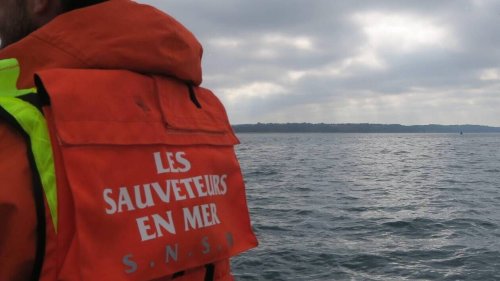 En Bretagne, le joggeur s’écroule, des sauveteurs en formation lui prodiguent les premiers secours