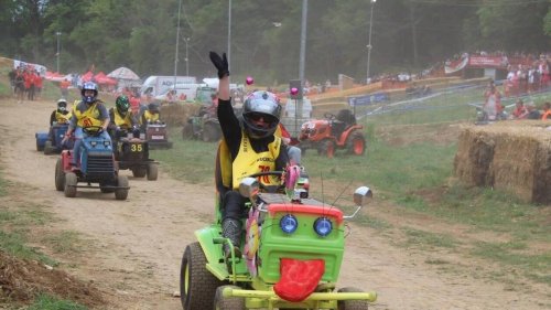 24 Heures du Mans 2023. Dans les Ardennes, les tracteurs tondeuses font aussi le tour de l’horloge